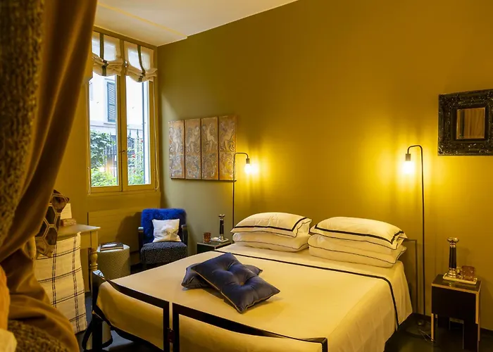 Luxury Bohemian Suite With Private Garden In Milan