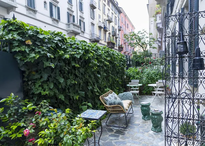 Luxury Bohemian Suite With Private Garden In Milan