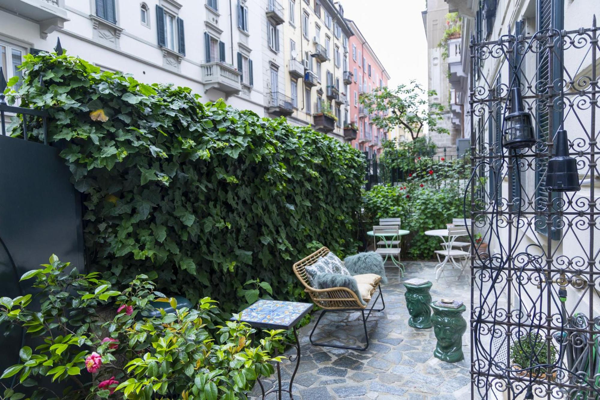 Luxury Bohemian With Private Garden In Appartement Milan